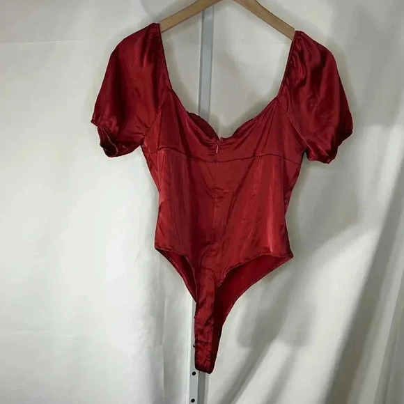 2/$30 Love tree Size Medium Satin Like Body Suit Sweetheart Dusty Red - Picture 6 of 13